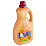 Woolite Keratin Therapy Fruity tekutý prací přípravek s keratinem na barevné prádlo 45 praní 2,7l